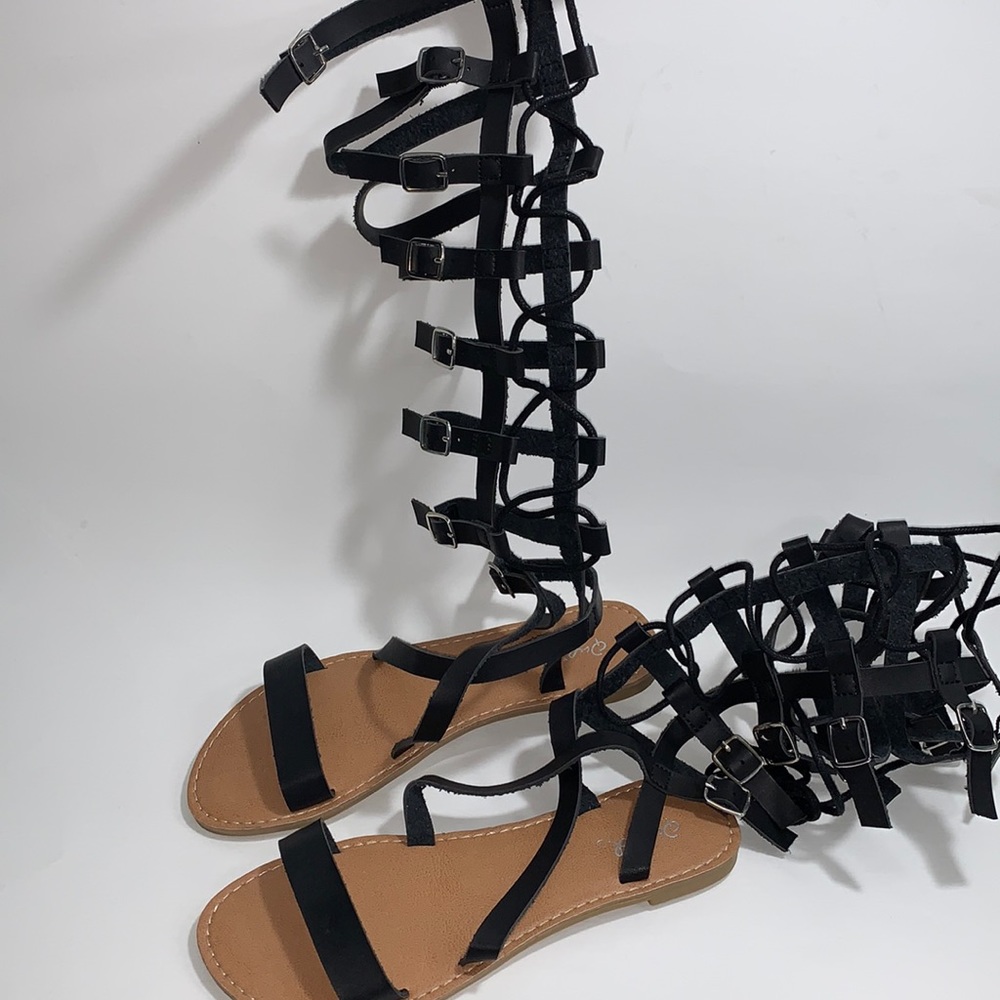 Qupid Women’s Size 6 strap knee high sandals New